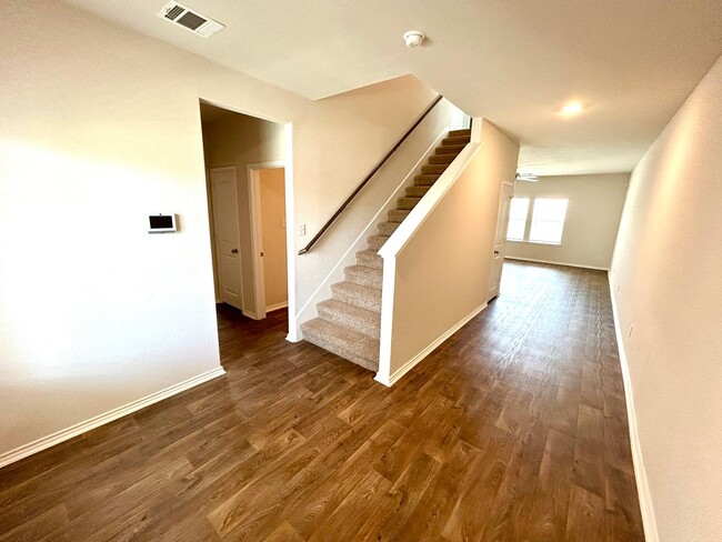 Foto del edificio - **MOVE-IN SPECIAL** Available Now! 4 Bedro...