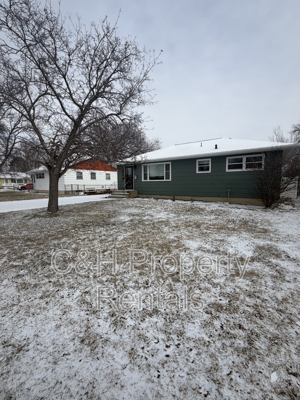 Building Photo - 1017 25th St W