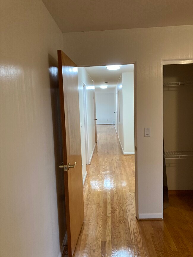 Building Photo - 6757 N Avers Ave