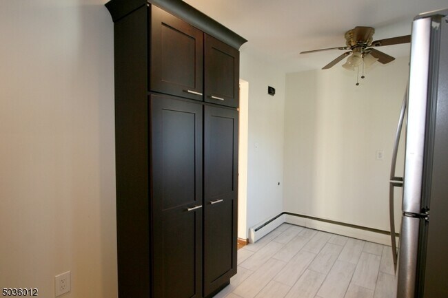 Foto del edificio - 468 Broughton Ave