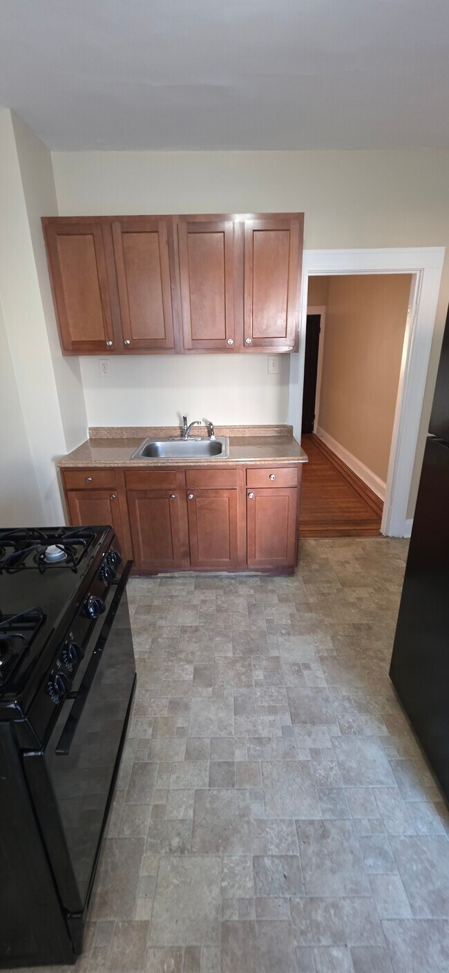 Foto del edificio - 2826 Mayfield Ave