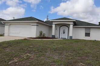 Building Photo - 3320 SW 11th Ave