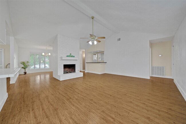 Building Photo - 626 Park Knoll Ln