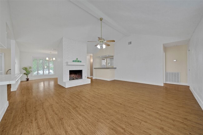 Foto del edificio - 626 Park Knoll Ln