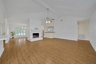 Building Photo - 626 Park Knoll Ln