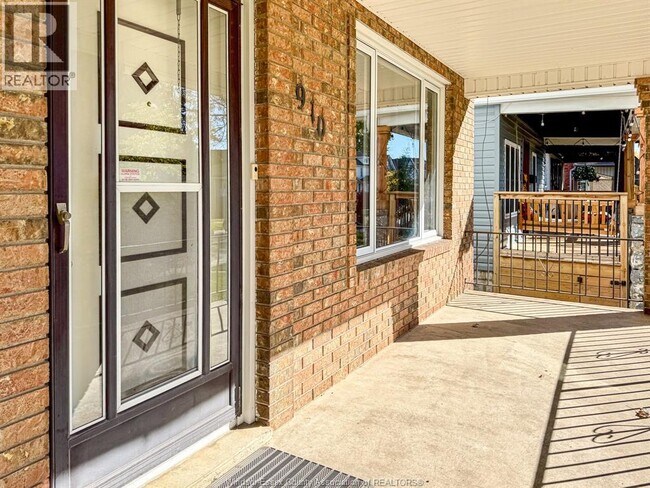 Photo du bâtiment - 910 Moy Ave