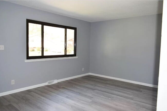 Building Photo - 4584 Fairgrove Rd