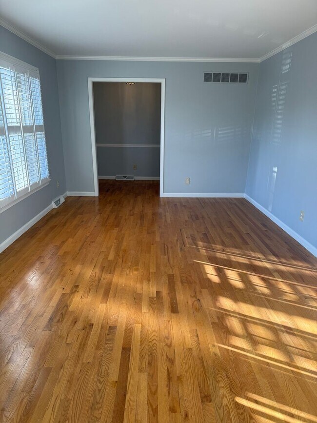 Foto del edificio - Updated 3 Bedroom Convenient to W Friendly Ave & New Garden Rd!