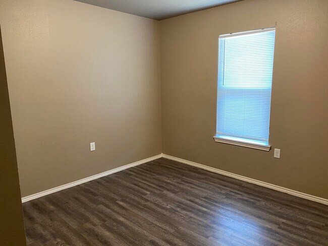 Foto del edificio - 7401 Waco Ave