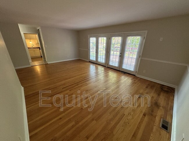 Foto del edificio - 7833 Kirkland Dr