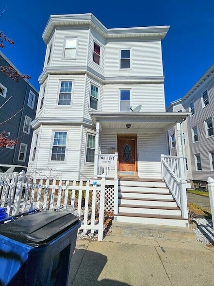 Building Photo - 14 Gibson St