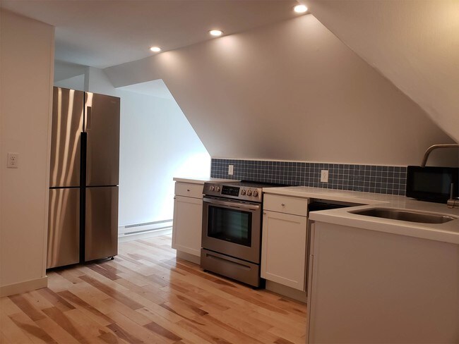 Building Photo - 369 S Winooski Ave