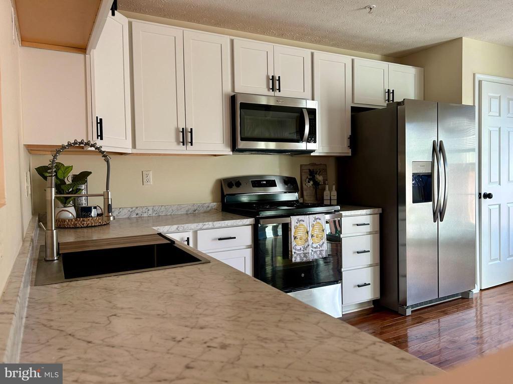 Foto principal - 1703 Bluffs Island Ct