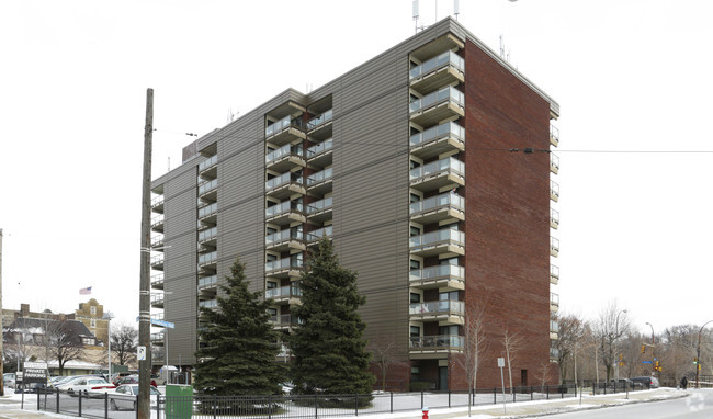 Building Photo - West Park Court