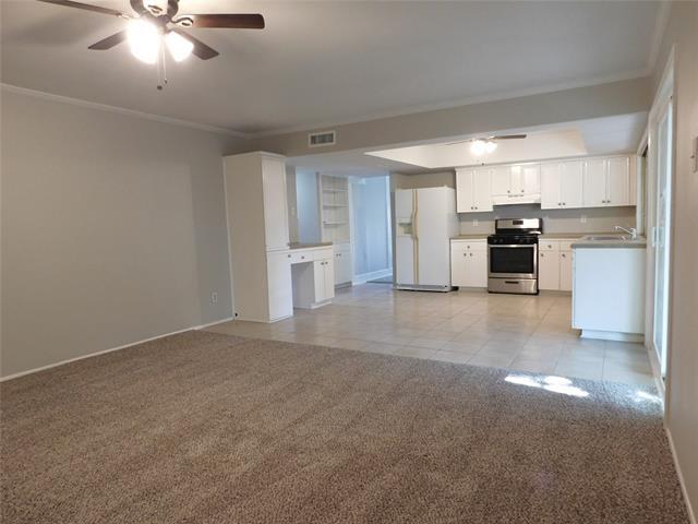 Building Photo - 2200 Briarwood Dr