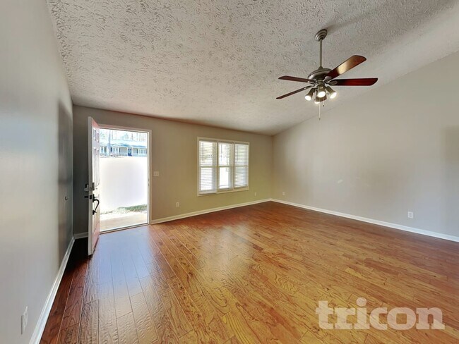 Foto del edificio - 414 River Point Dr