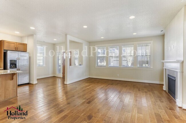 Building Photo - Charming 4-Bedroom Hillsboro Home with Attached Garage and Brand New Carpets!