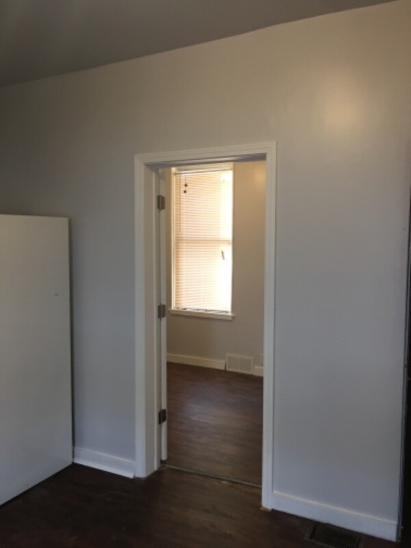 Building Photo - 1317 S 49th Ct