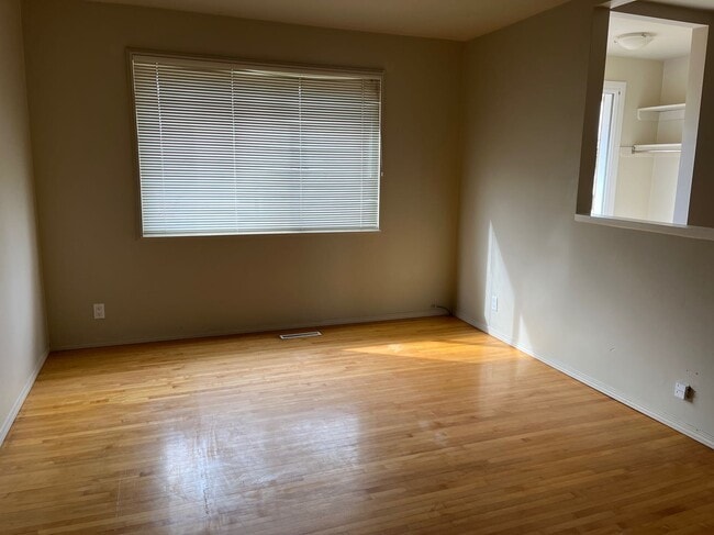 Building Photo - 0 Bed 0 Bath Unit in Red Deer, AB