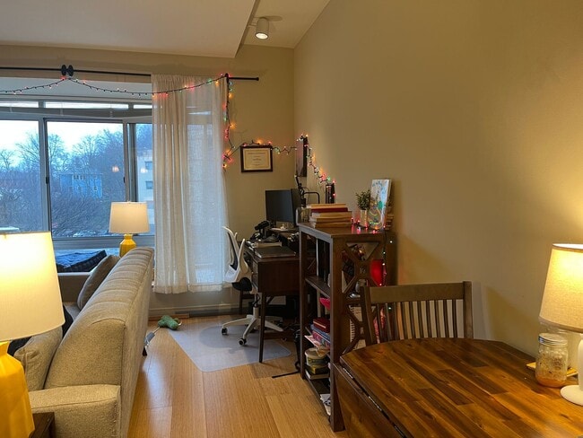 Interior Photo - Gateway Commons