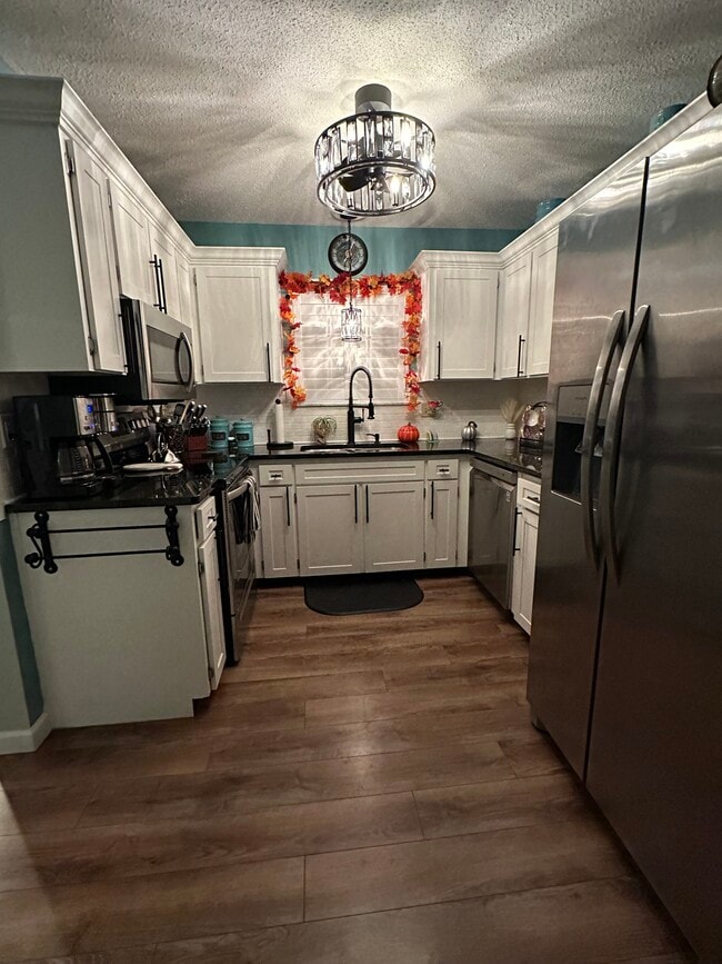 Kitchen (granite) - 115 Cypress Pond Rd