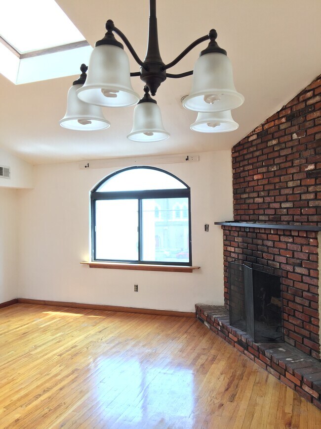 Building Photo - 1827 Kater St