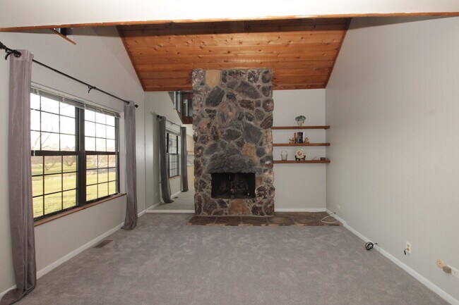 Building Photo - 698 Chandler Rd