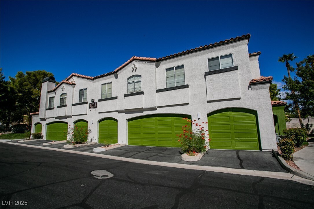 Foto principal - 2675 Windmill Pkwy