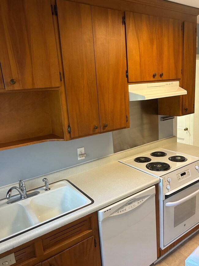 Foto del edificio - Greenville, 1BD, 1BD, 780SF