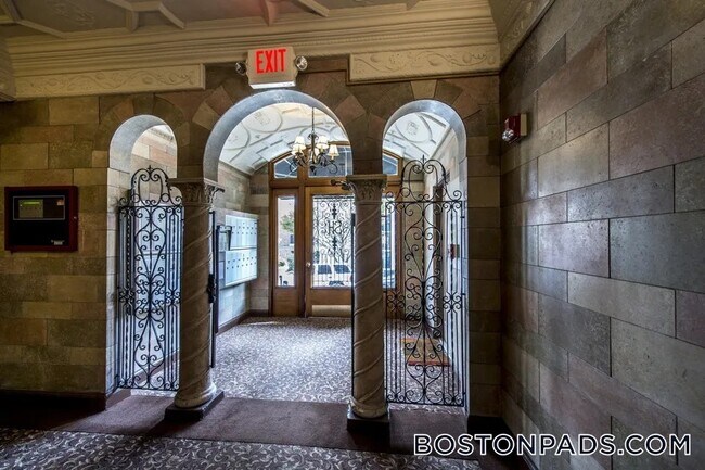 Foto del edificio - 2 Elmwood Ave