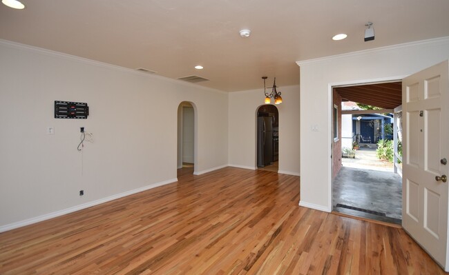 Building Photo - Charming 3 bedroom home in Oceanside by th...