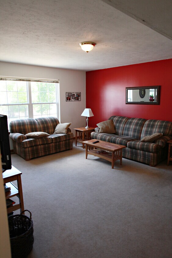 Sala de estar grande - 130 S Kendall Ave