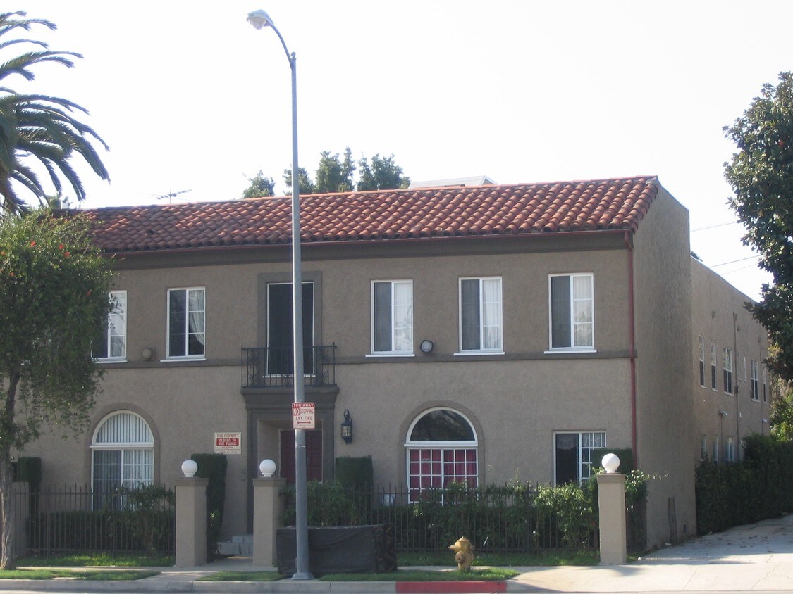 Building Photo - 2329 Crenshaw Blvd