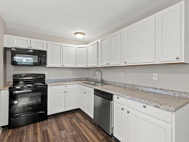 Foto del edificio - COMING SOON! Lovely Spacious Home in Tates Creek; Garage, Deck, Laundry Room, Pets Ok!