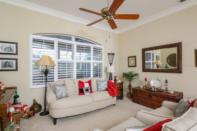 Foto del edificio - 4443 Golden Lake Dr