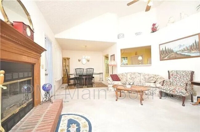 Foto del edificio - 101 Dry Creek Pointe Ct