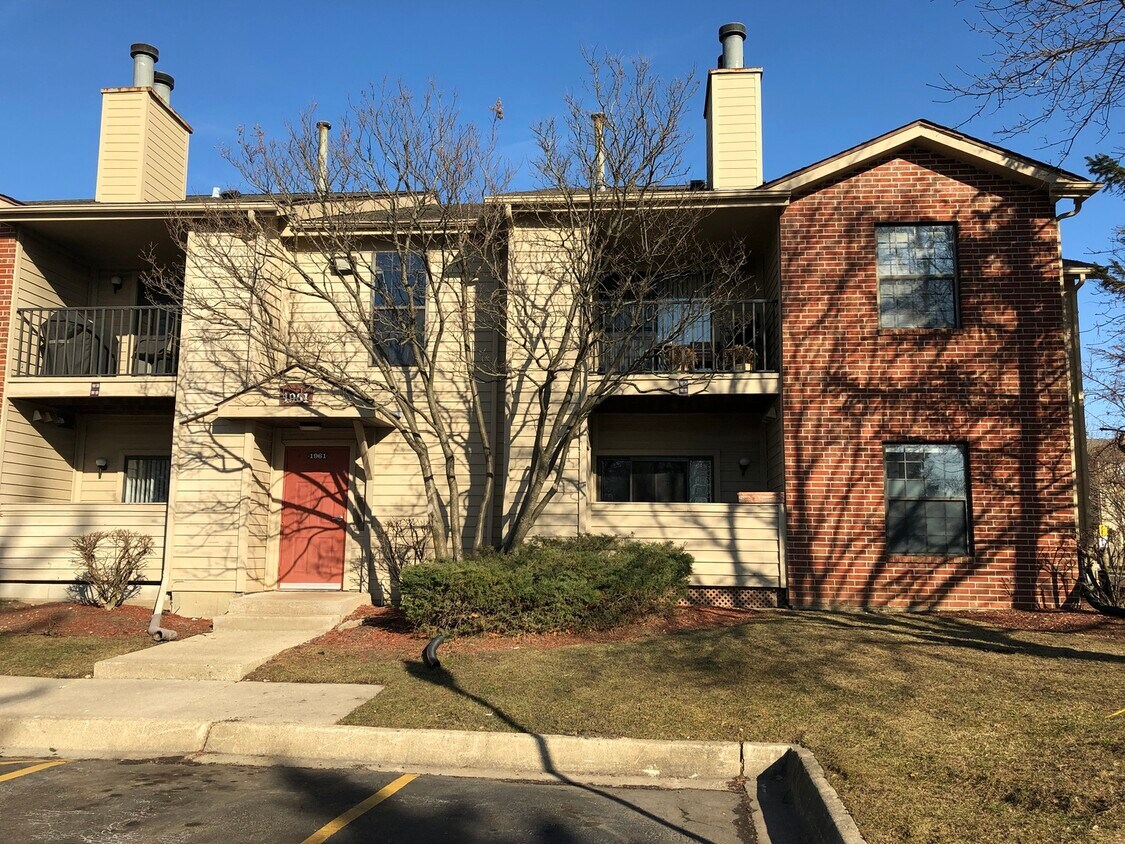 1961 N Hicks Rd Unit 209, Palatine, IL 60074 Condo for Rent in