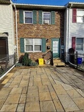 Building Photo - 14 Chelsea Sq