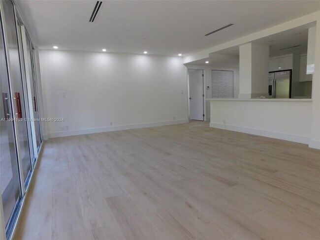 Building Photo - 251 Crandon Blvd