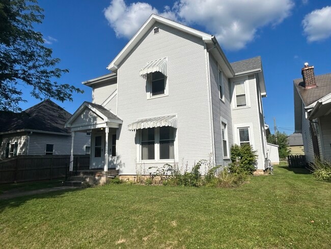 Building Photo - 908 S Armstrong St