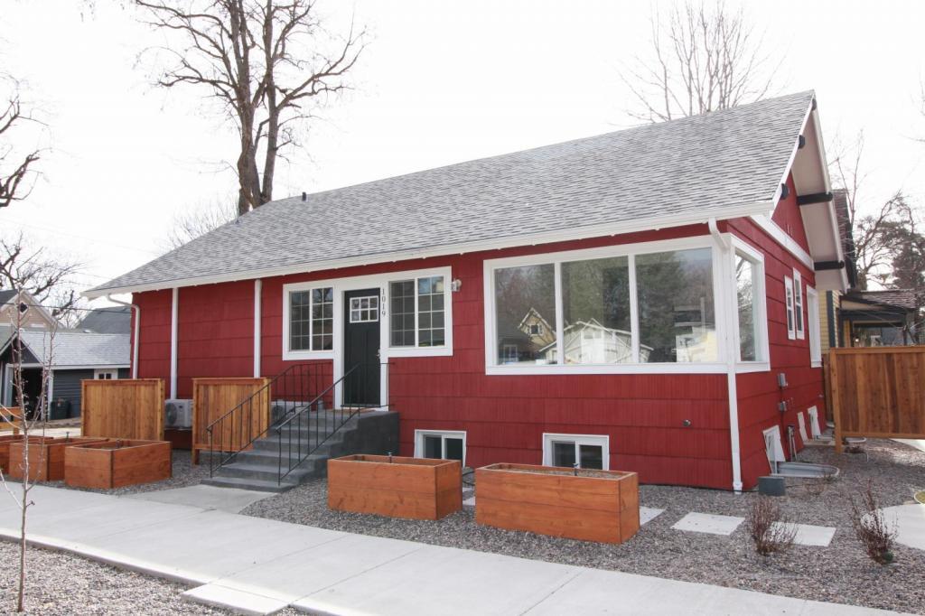 Primary Photo - 1015 W Sherman St
