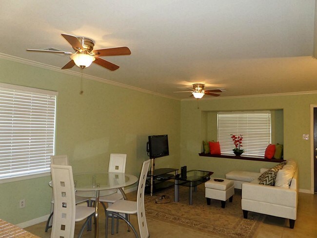 Foto del edificio - 9775 Pine Lake Dr