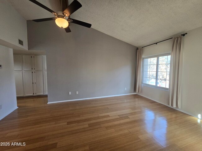 Foto del edificio - 925 N College Ave