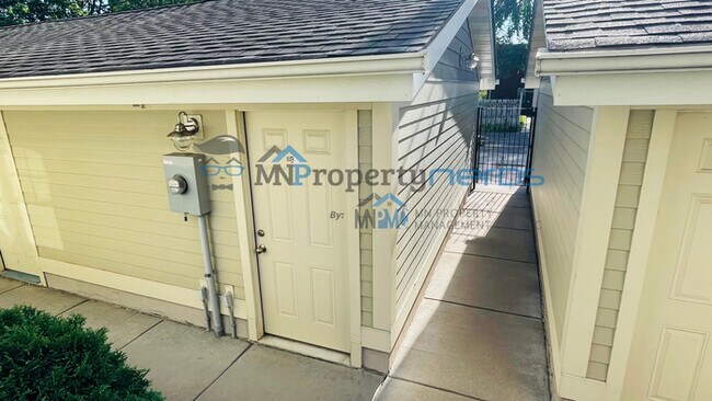 Building Photo - PERFECT MODERN 3 BD AND 2 BATH HOME