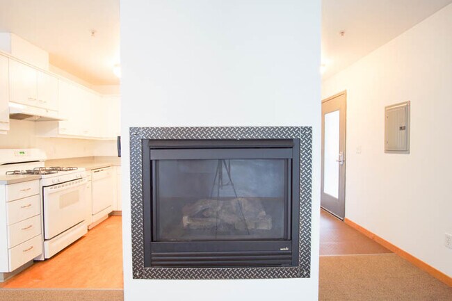 Foto del edificio - Very Spacious Studio w/Fireplace, Washer &...