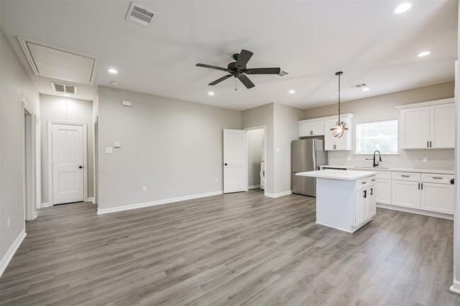 Building Photo - 4405 Mallow St