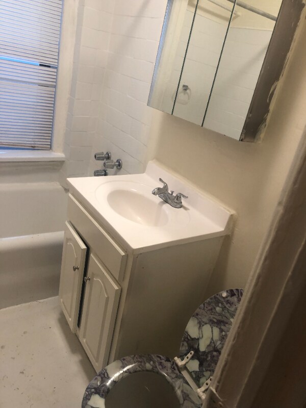 Foto del edificio - 322 E 54th St