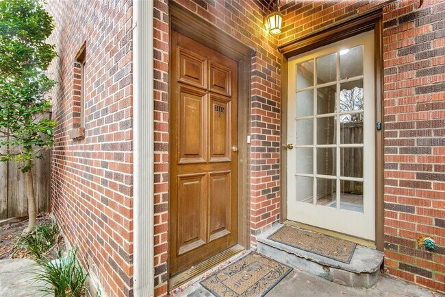 Foto del edificio - 3445 Lovers Ln