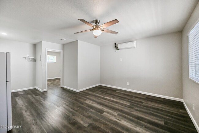 Building Photo - 3025 N 32nd St