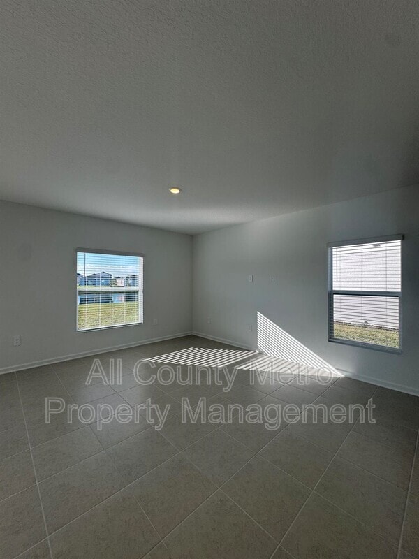 Building Photo - 5642 Gingham Dr